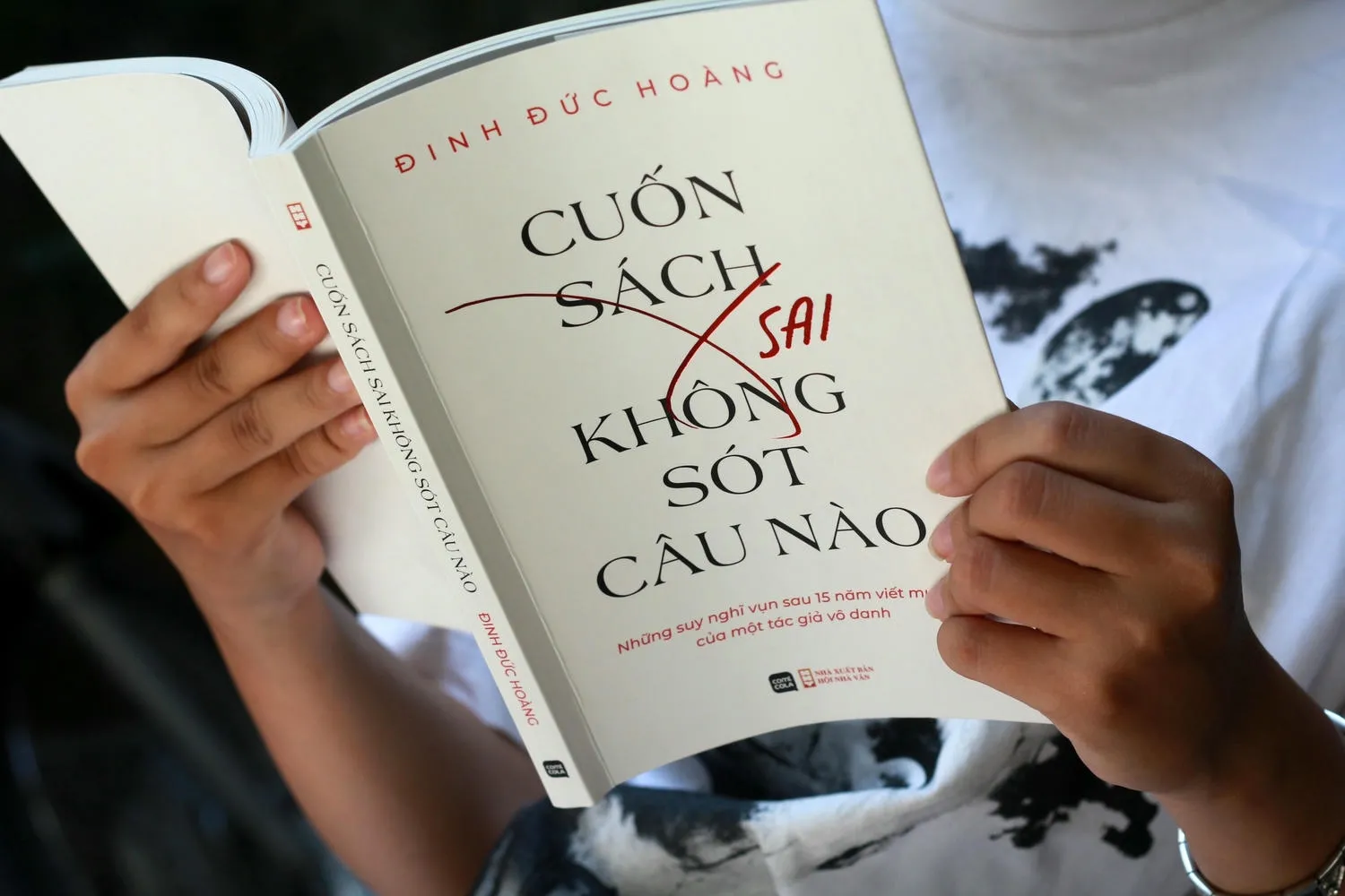 Bìa sách Cuốn sách sai – Không sót câu nào PDF của Đinh Đức Hoàng
