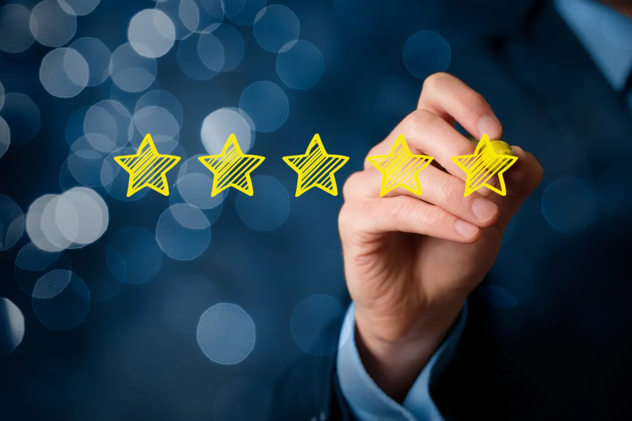 Hình ảnh sách Dịch vụ khách hàng hoàn hảo của Adam Toporek nhấn mạnh các chiến lược thực tế.