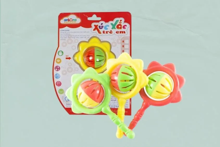 Đồ chơi xúc xắc tự làm từ vật liệu an toàn cho bé 0-3 tuổi luyện cầm nắm