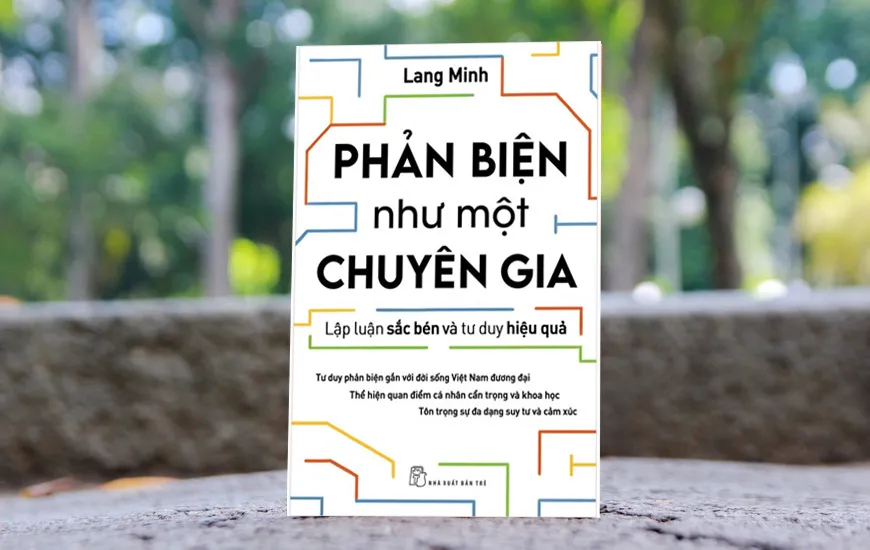 Bìa sách Phản biện như một chuyên gia - Lập luận sắc bén và tư duy hiệu quả của Lang Minh