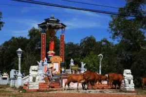 Đài tưởng niệm Đức Địa Tạng được xây dựng từ tiền quyên góp của độc giả Sóng Thần tại khu vực Đại lộ Kinh hoàng