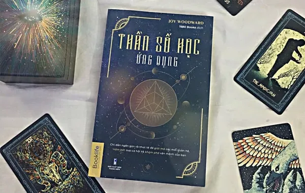 Ảnh bìa sách Thần số học ứng dụng của Joy Woodward