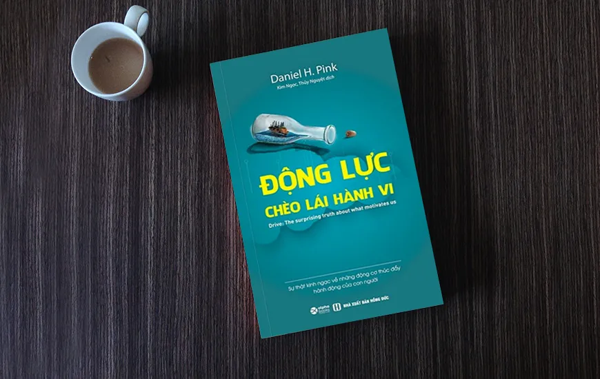 Bìa sách Động lực chèo lái hành vi PDF khám phá các yếu tố thúc đẩy hành vi con người