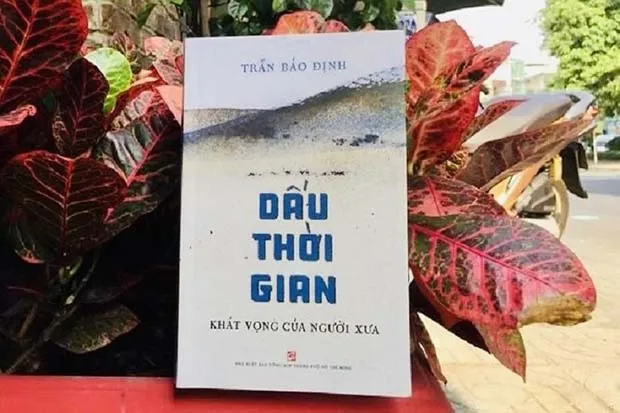 Bìa sách Dấu thời gian – Khát vọng của người xưa do NXB Tổng hợp TPHCM phát hành
