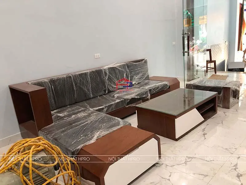 bo-sofa-va-ban-tra-go-dat-tuong-vung-chac-hop-phong-thuy-phong-khach
