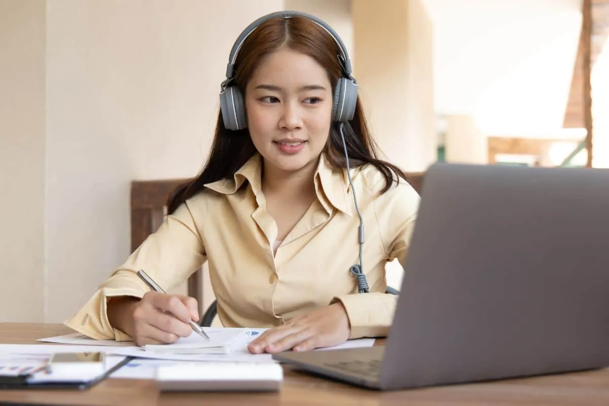 Cách sử dụng tài liệu tiếng Anh giao tiếp cho người đi làm PDF hiệu quả