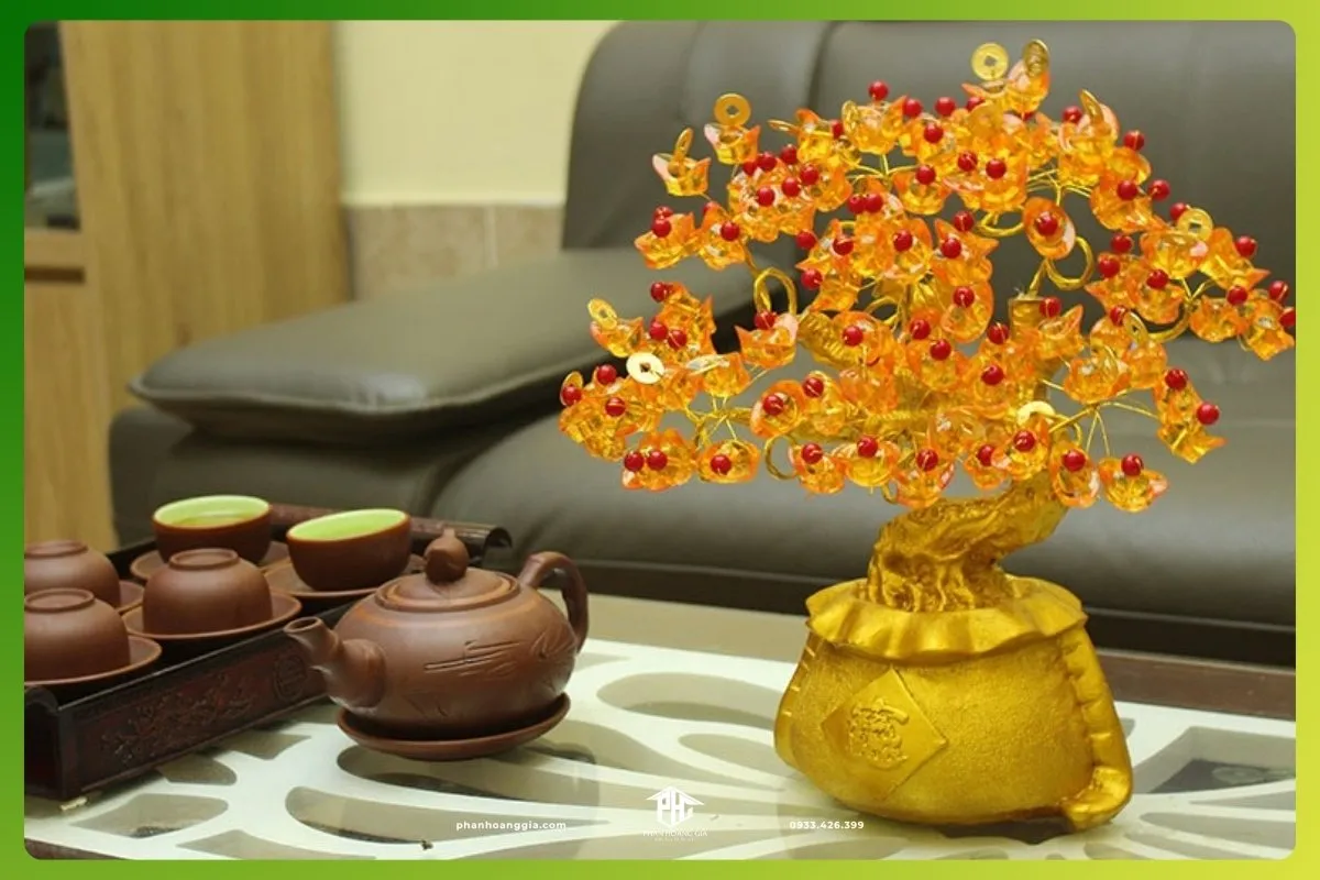 Cây Kim Tiền nhỏ đặt bàn làm việc thu hút tài lộc cho người tuổi Ngọ (cần cân nhắc vị trí)