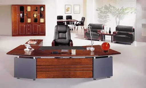 Quả cầu phong thủy bằng đá thạch anh đặt trên bàn làm việc giúp tăng vượng khí