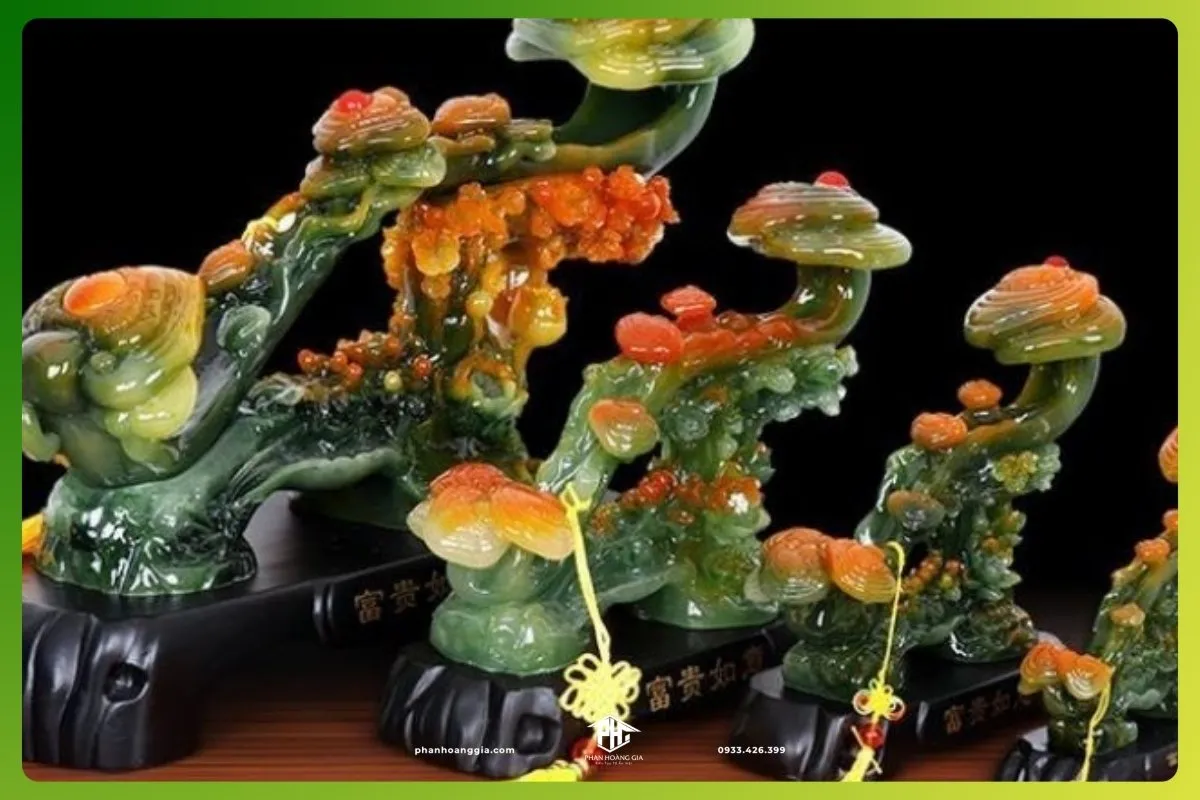 Gậy Như Ý làm từ đá quý màu vàng hợp người mệnh Thổ tuổi Canh Ngọ 1990