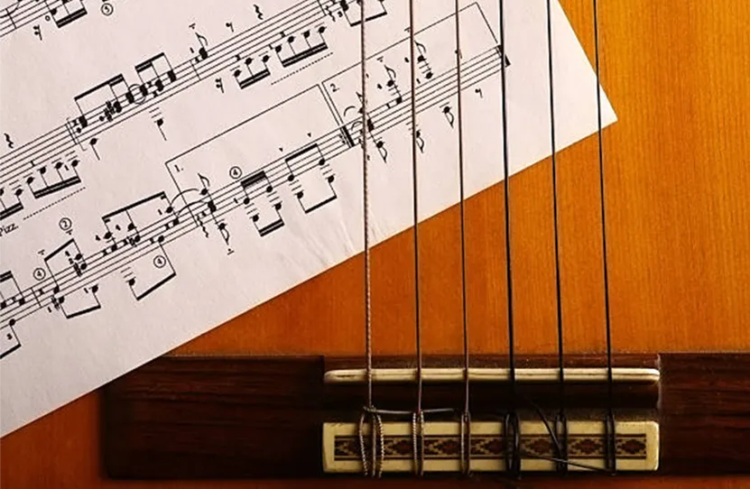 Hình ảnh bìa giáo trình tự học guitar Carulli PDF và cây đàn guitar acoustic