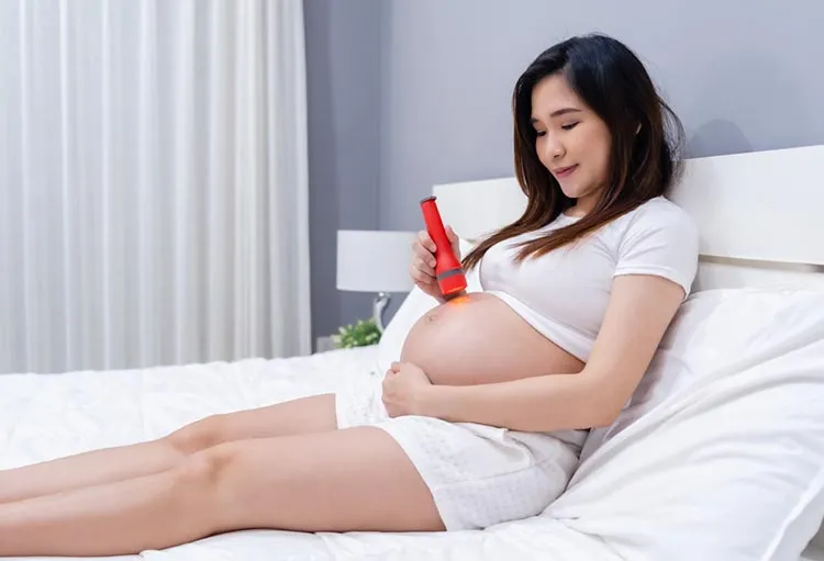 Thai giáo xúc giác kiểu Nhật qua việc mẹ bầu vuốt ve bụng