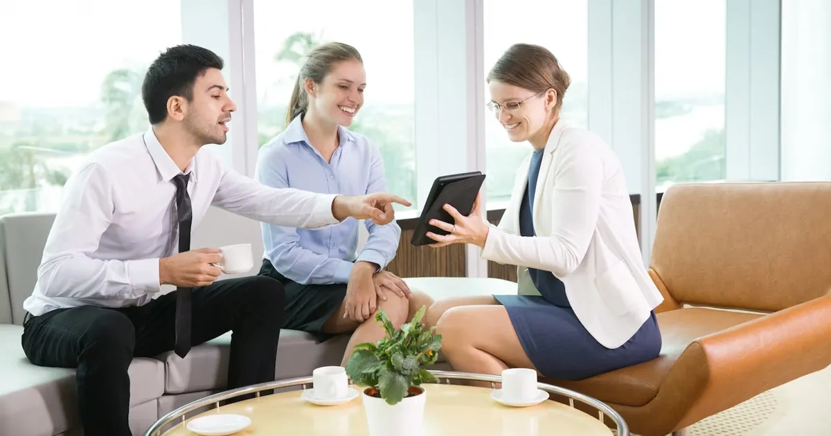 Hình ảnh minh họa quá trình rèn luyện kỹ năng bán hàng chuyên nghiệp dựa trên các phương pháp từ sách Top Sales PDF