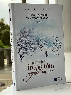 Bìa sách Quăng đời mình vào chốn Thiền môn tập 3 của tác giả Thiện Bảo với hình ảnh chùa chiền