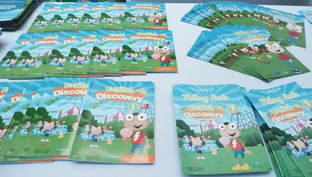 Sách bài tập tiếng Anh English Discovery 1 PDF thiết kế sinh động, nhiều hoạt động khám phá cho bé học tiếng Anh vui
