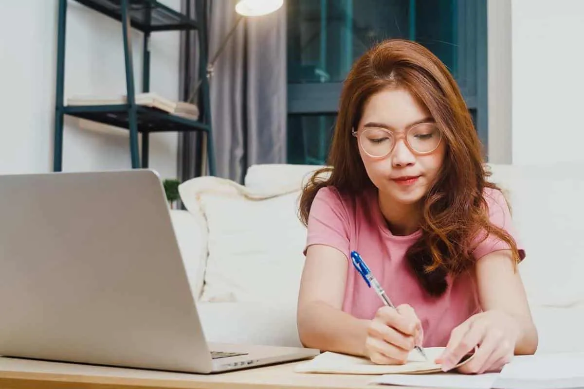 Người học đang phân vân về tầm quan trọng của việc học từ vựng cốt lõi